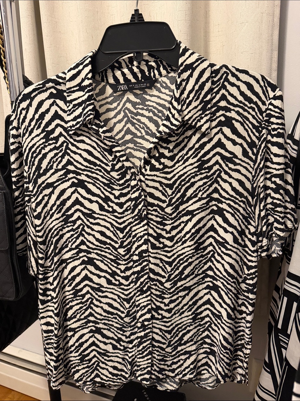 Zara Black and White Zebra Print Short-Sleeve Button-Down Shirt